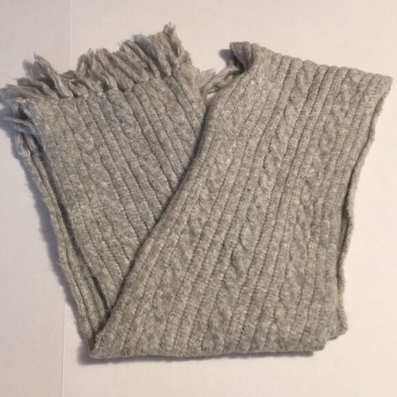 H&M Heathered Gray Long Cableknit Winter Scarf - Picture 1 of 13